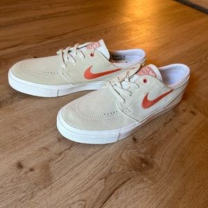 Nike Zoom Stefan Janoski tan suede sneakers